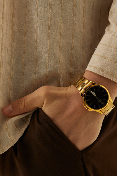 Q&Q Aethor Men's Wristwatch |   Gold Metal Case & Strap |   Black Textured Di...