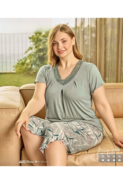 İpek Women's Short Sleeve Capri Lace Collar Plus Size Pajama Set