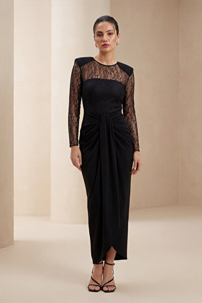 Setre Μαύρο φόρεμα με δαντέλα και διαφανή λεπτομέρεια στη μέση