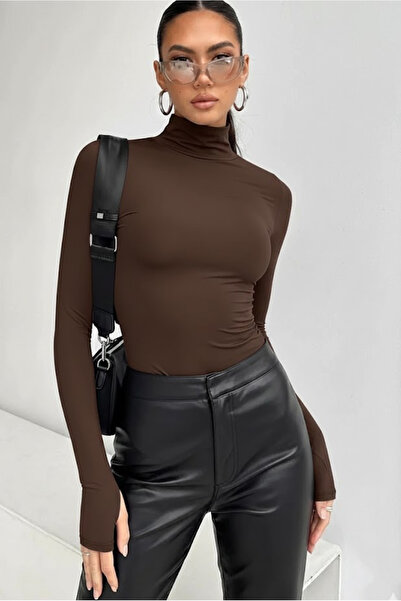 World Fashion Trends Μπλούζα με λεπτομέρεια στο δάχτυλο με ζιβάγκο