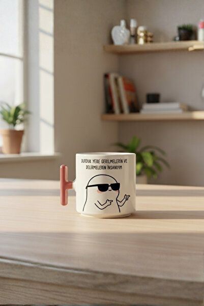 DeseneBak Durduk Yere Gerilmelerin ve Delirmelerin İnsanıyım Yazılı Kupa – Pe...