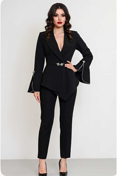 Divin store Elegant black suit with metallic accessories