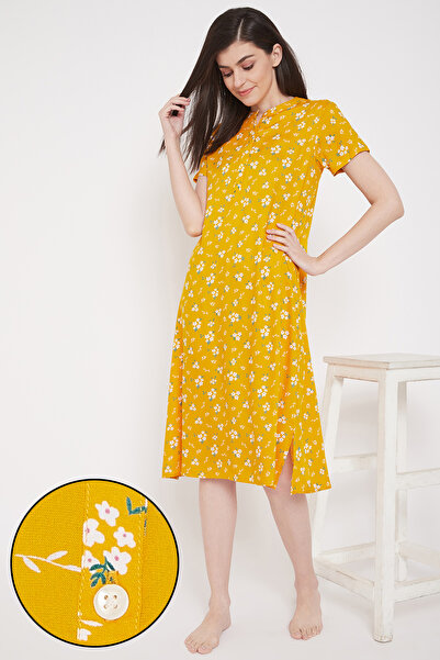 Clovia قميص نوم متوسط ​​الطول مزين بنقوش زهور جميلة مع فتحات جانبية باللون ال...