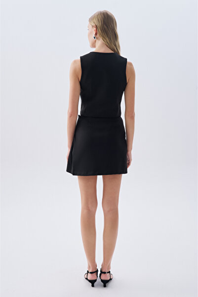 Mudo Fitted V-Neck Buttoned Vest