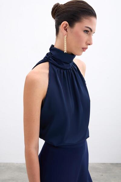 CKM MODA Zafira sleeveless satin blouse with neckline navy blue