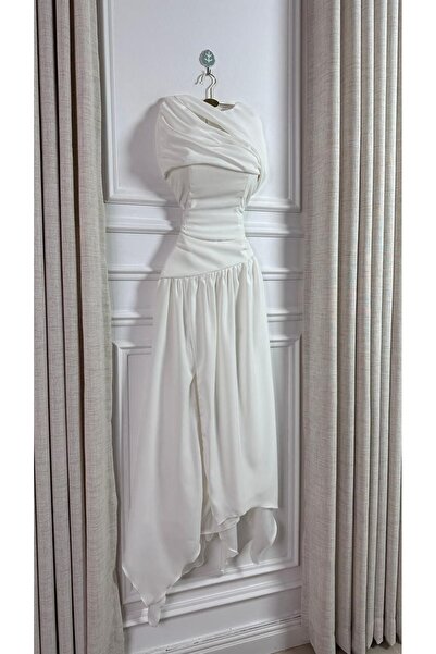 Special-DIARA white evening dress with a modern design