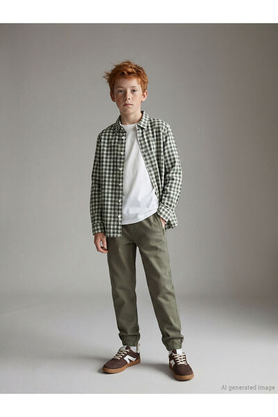 LC Waikiki بنطلون رياضي فضفاض للأولاد من مجموعة إلسيفا باللون الكاكي