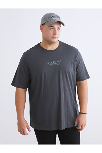 LC Waikiki RMZ GİYİM FARKIYA تي شيرت رجالي من القطن الممشط بطباعة ياقة روبا م...