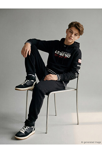 LC Waikiki Rmz Gi̇yi̇m Farkiyla Hooded Boys' Tracksuit Set