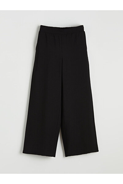 LC Waikiki بنطلون نسائي واسع الساق من مجموعة إلسيفا باللون الأسود مع خصر مطاطي