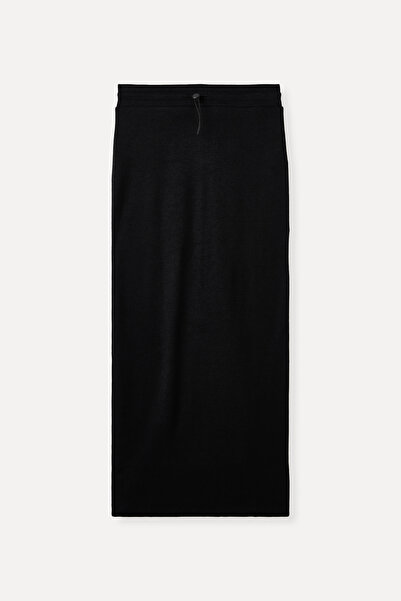 Mudo Long Skirt with Elastic Waist and Back Slit