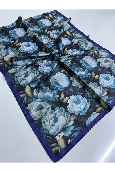 ZER Florea Shawl with Blue Roses