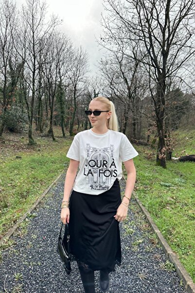 lizge giyim Print and Embroidery Detail T-Shirt