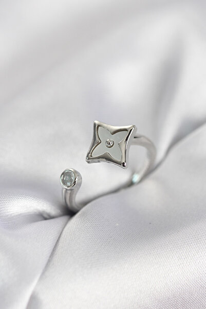 Lisinya خاتم نسائي من حجر الزركون موديل كلوفر مربع الشكل باللون الفضي - TYGOO