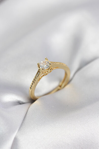 callerrons accessories خاتم نسائي موديل تيك ستون ذهبي اللون مرصع بحجر الزركون...