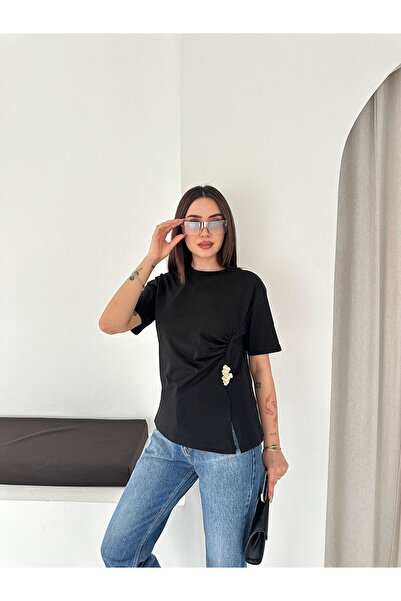 gozdefashion Women's Front Gathered Buckle Detailed T-Shirt