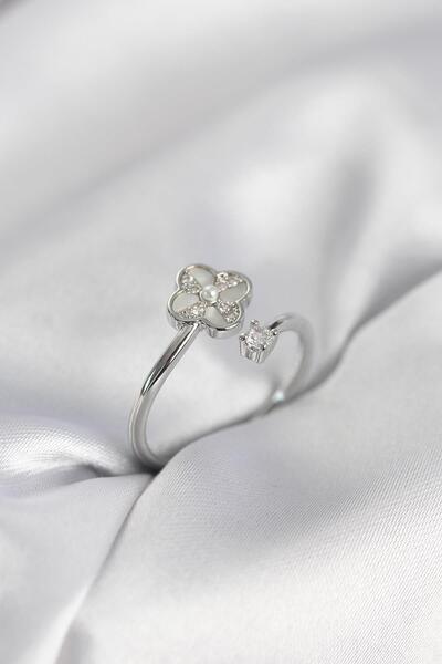 Inure Jewelry خاتم نسائي فضي اللون بحجر الزركون على شكل البرسيم