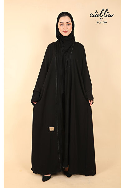 Stylish Stylish wrap abaya in black with pleats at the back and sleeves