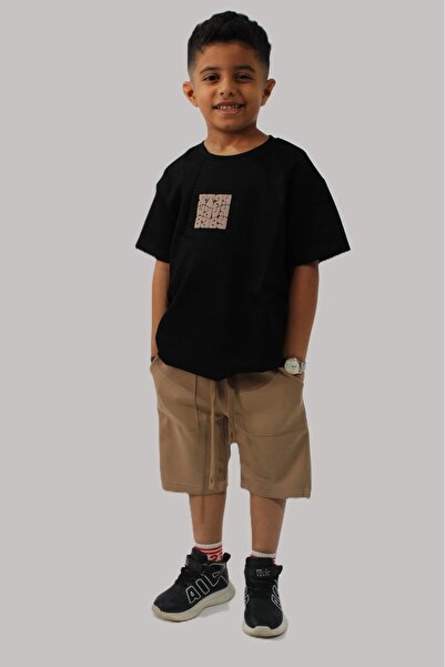 ALANAQA Oversized Orthopedic t-shirt for young men and women.