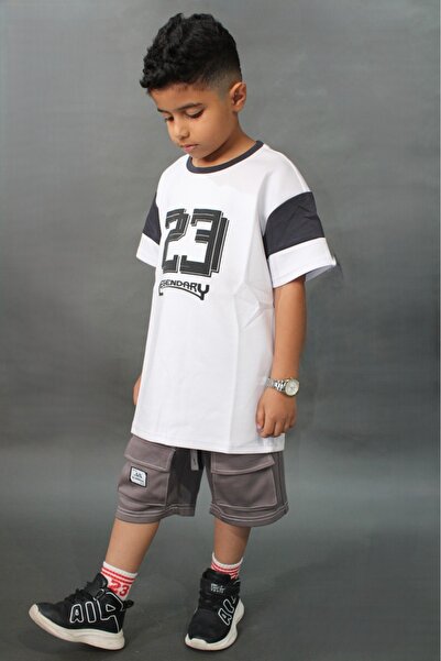 ALANAQA Oversized Orthopedic t-shirt for young men and women.