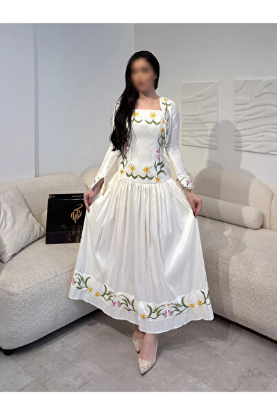 TURKIH فستان اوف وايت