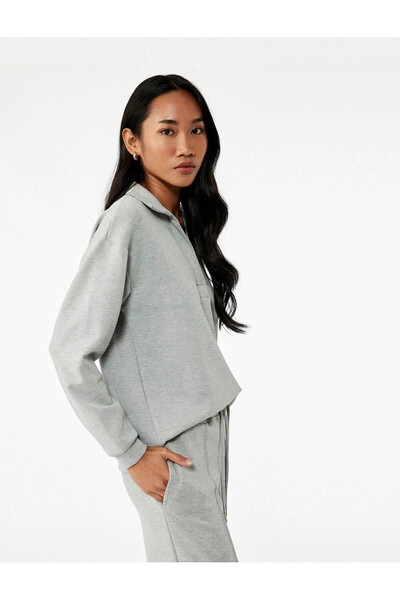 Koton سويت شيرت نسائي مريح من القماش المودال ذو ياقة بولو باللون الرمادي 6WAK...