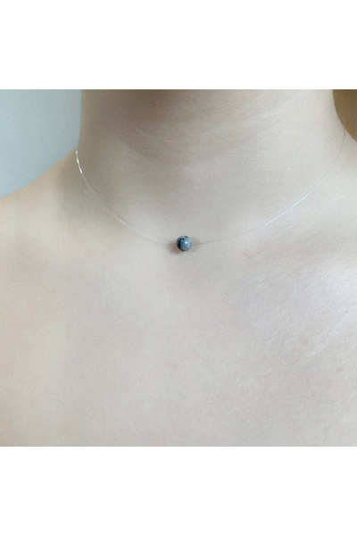 BIJUTERIA NEAGRA Colier din sârmă transparentă cu piatră de labradorit și înc...