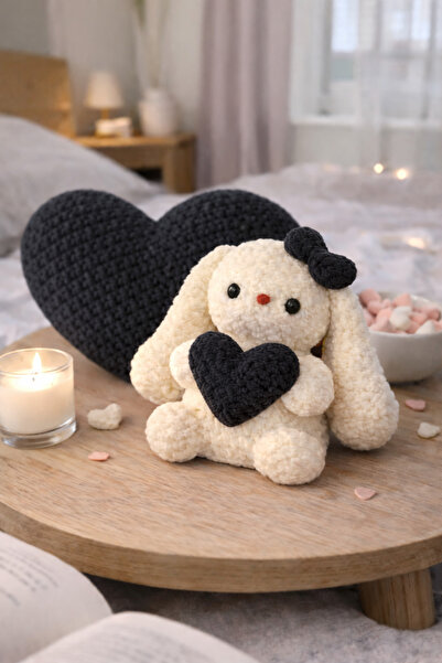 El Yapımı Amigurumi Tavşan (14-15cm) – Kalpli Örgü Oyuncak (24-25cm) Set