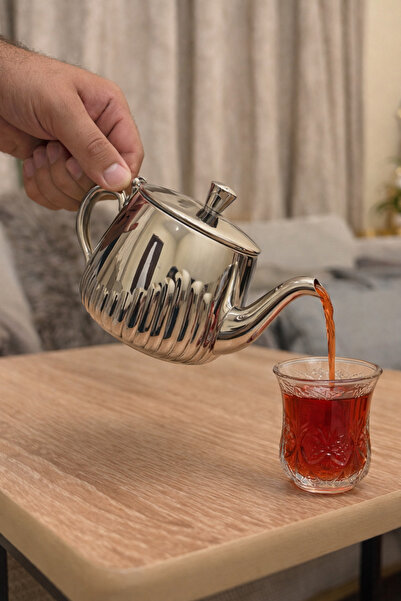 Palaces silver tea or coffee pot