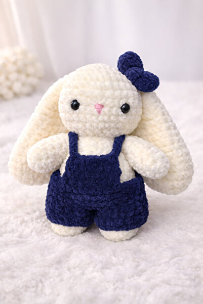 El Yapımı Amigurumi Tavşan – Tulumlu Model (17cm)