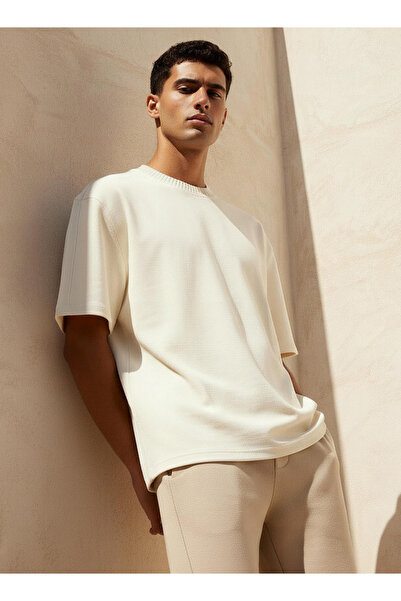 Lee Cooper Men Regular Fit Crew Neck Short Sleeves Embroidered T-shirt