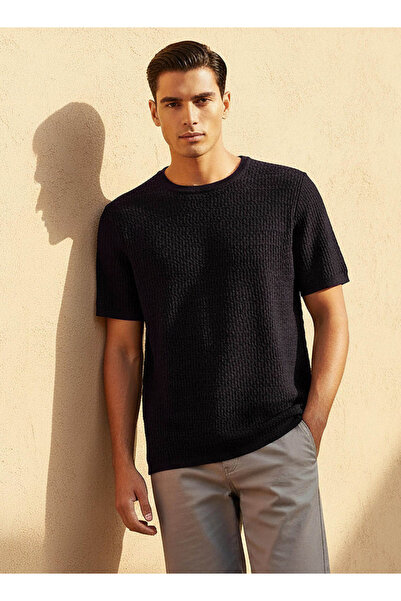 Iconic Men Regular Fit Crew Neck Short Sleeves Textured T-shirt