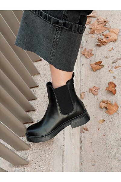 I Love Shoes حذاء سولونا أسود مطاطي يومي للنساء