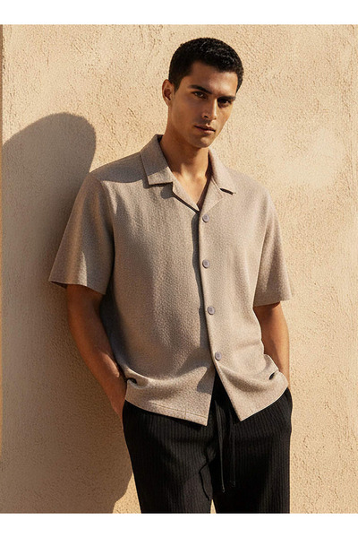 Iconic قميص رجالي بقصة عادية وياقة ذو ملمس بارز