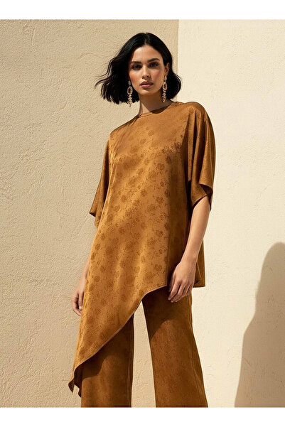 Iconic بلوزة قماش جاكار غير متماثلة بنقشة زهور