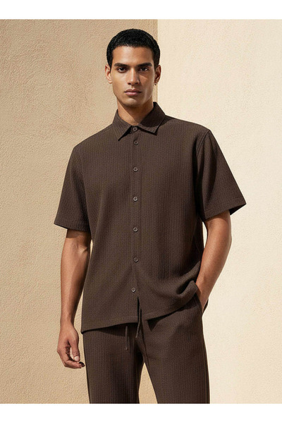 Iconic Men Regular Fit Collared Crinkled Short Sleeve Shirt