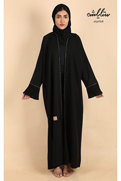 Stylish Stylish Kuwaiti wrap abaya in black with pleated Kuwaiti sleeves