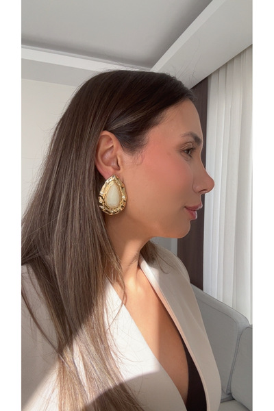 Liora Cream Gold Vintage Earrings