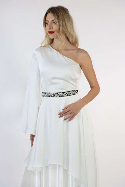 2TRENDY white dress with an uneven hem