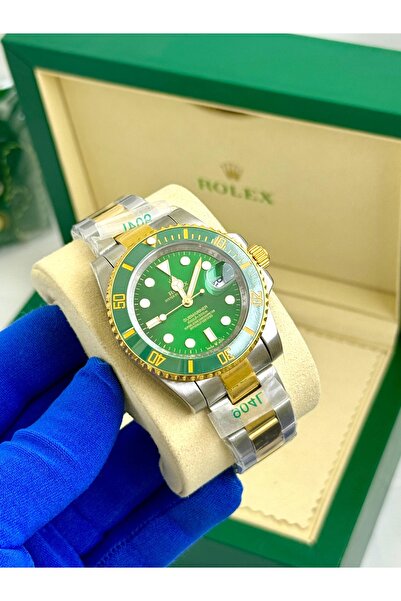 Watch A men's watch with a sophisticated design that combines elegance and pr...