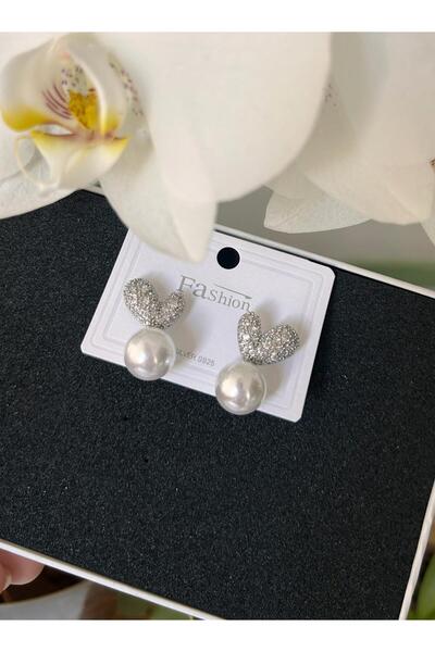 FASHION Kalp Detaylı İnci Küpe – Zarif ve Romantik Tasarım