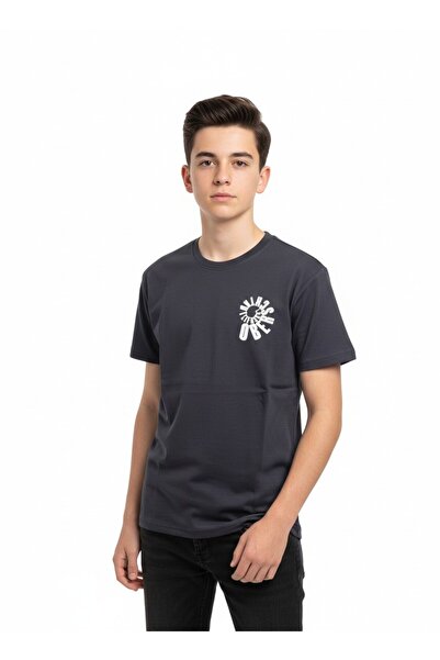 ALANAQA Oversized Orthopedic t-shirt for young men and women.