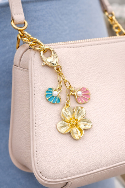 roshel Flower Themed Bag Charm Gold Color Enamel Oyster-Lotus Flower