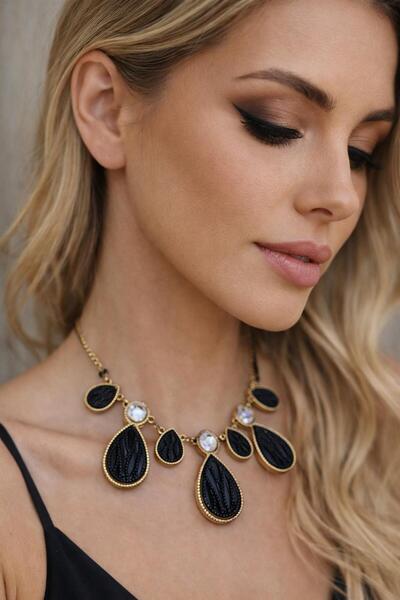 Elifin ışığı 🖤 Gece Asaleti Damla Taşlı Gold Kolye