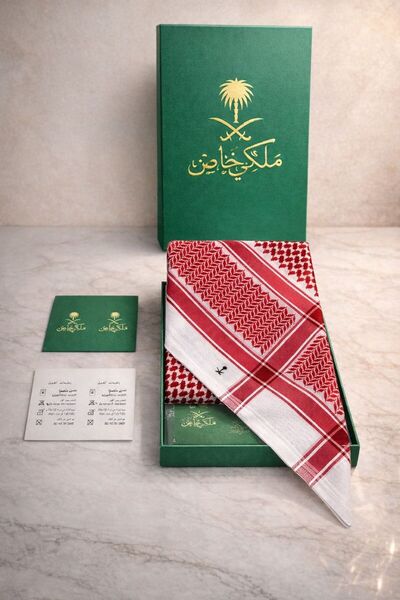 LaFont A royal shemagh with a special red line – elegance for your personality.