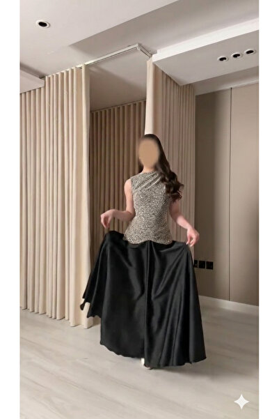 REVE Elegant two-piece evening dress: shiny gray top with a wide black skirt.