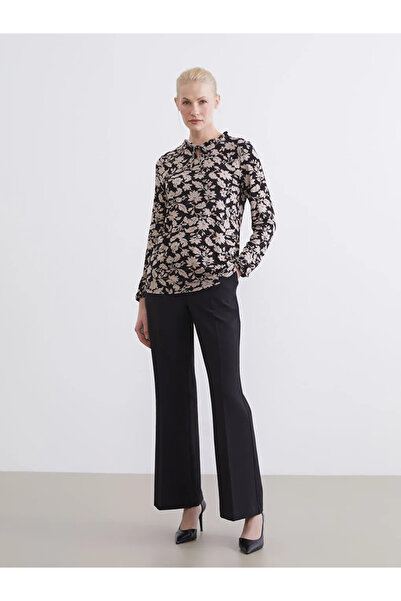 LC Waikiki Μαύρη μπλούζα με φλοράλ σχέδιο και δετό γιακά