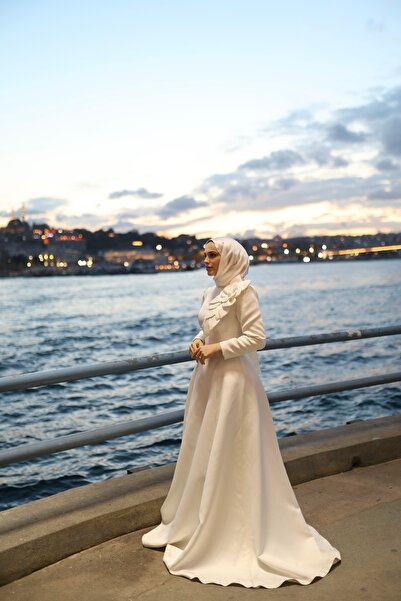 AYŞEYAMAÇLI ZARİF BEYAZ YAKASI GÜL DETAYLI KUYRUKLU NİKAH/NİŞAN ABİYE ELBİSE