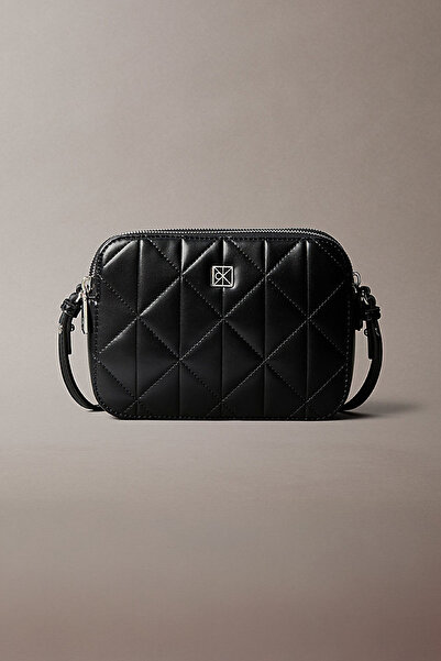 Calvin Klein Kadın Quilted Double Zip Çapraz Çanta - Siyah