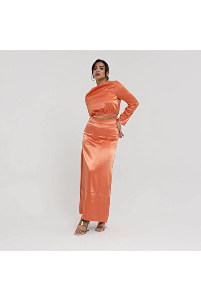 2TRENDY Plain satin skirt with side buttons